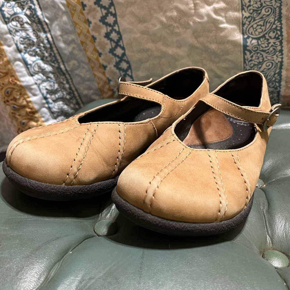 Dansko Women's Tan Mary Jane Flats with Buckle Strap